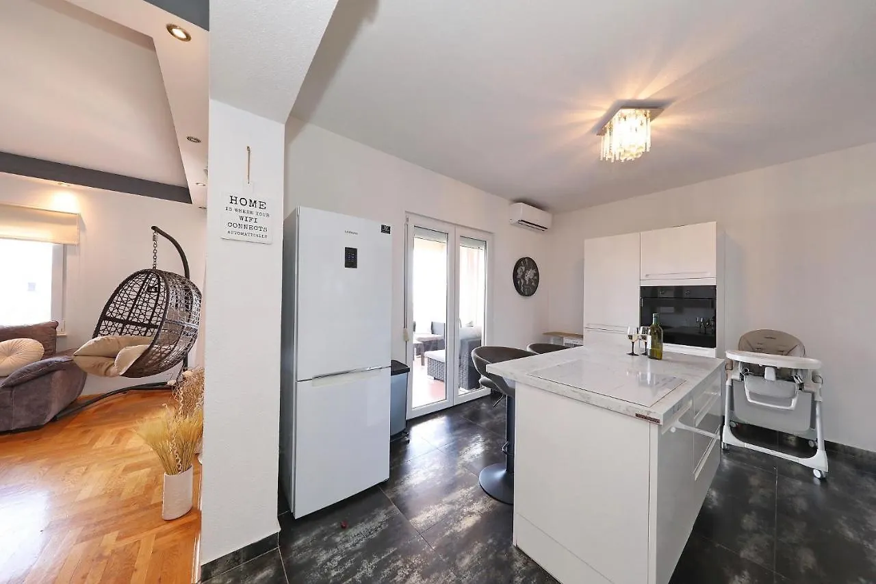 Apartman Nika Sa Jacuzzijem Zadar Apartament