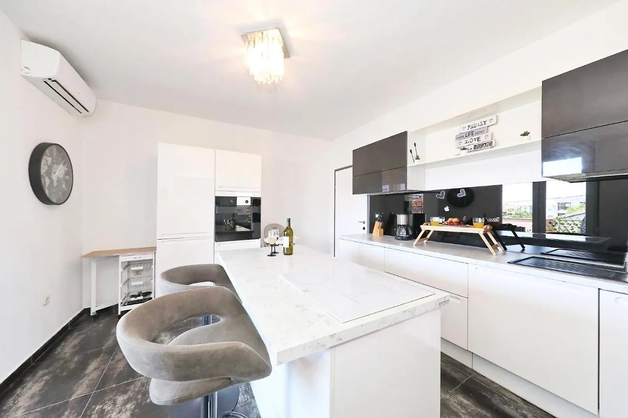 Apartman Nika Sa Jacuzzijem Zadar